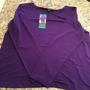 Banana Republic women’s long sleeve stretchy T-shirt with rounded neck. NWT